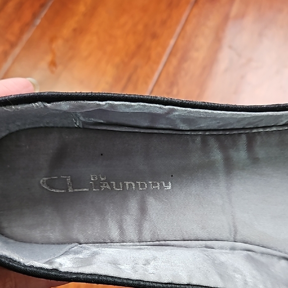 Black Floral Women's Flats - Picture 4 of 8